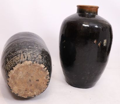 null SET OF 2 CHINA MING GRES JARS

In thick porcelain stoneware with brown monochrome...
