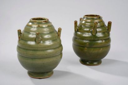 null Pair of offering vases with an ovoid body moulded with horizontal gadroons,...