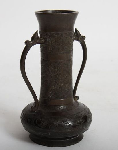 null MING BRONZE VASE

Bronze, with handles.

Ming China

H: 22 cm
