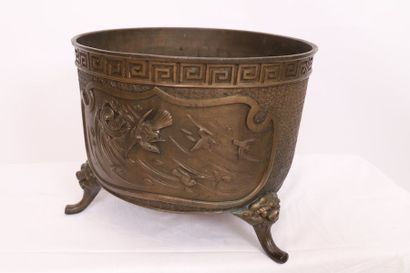null BRONZE BRONZE POT CACHE ASIA 19th century

In bronze, illustrated with animated...