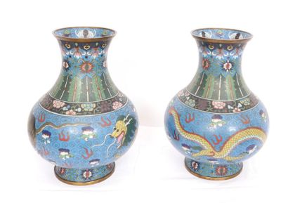 null PAIR OF "DRAGON AND TIGER" PARTICULAR VASES ASIA 19th C.

A swollen belly resting...