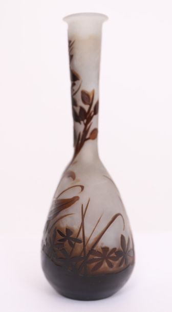null SMALL VASE SOLIFLORE "A DECOR VEGETAL BRUN" OF GALLE

An acid-etched decoration...
