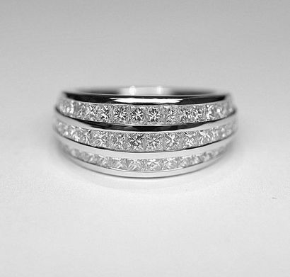 null 3 rows white gold ring set with 60 square diamonds (princes cut) - quality G/VS...