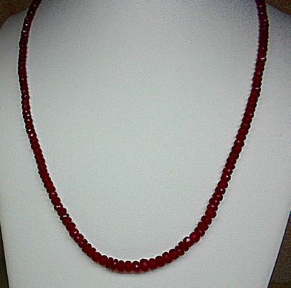 null Very beautiful and very rare, a falling ruby necklace weighing 65 c. approx...