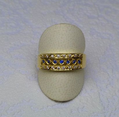 null Openwork ring in yellow gold set in diamonds with 7 sapphires of beautiful color...