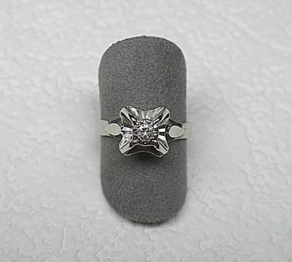 null Antique style ring holding a diamond of approx. 0.15 c. - gold 2.95 g