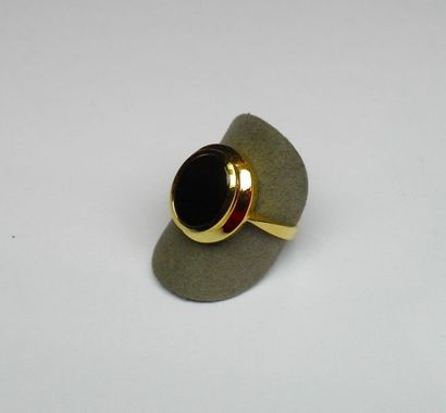 null Yellow gold ring set with an onyx Gross weight 3,80 grs