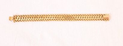 null GOLD CHAIN AND CABLE LINK TWIST TWISTBAND

Net weight: 31 grs

(Small weld to...