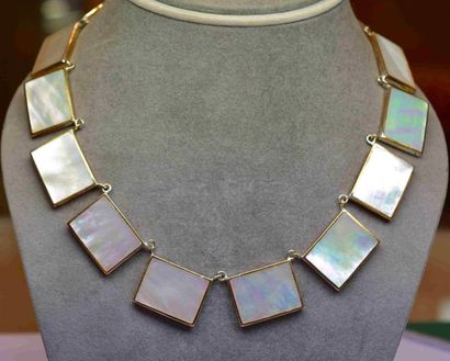 null Solid silver necklace set in closed with iridescent mother-of-pearl patterns...