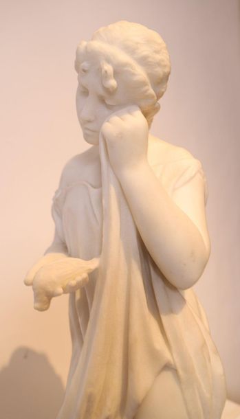 null MARBRE "JEUNE FILLE A L'OISEAU"

Statuaire en marbre blanc , représentant une...