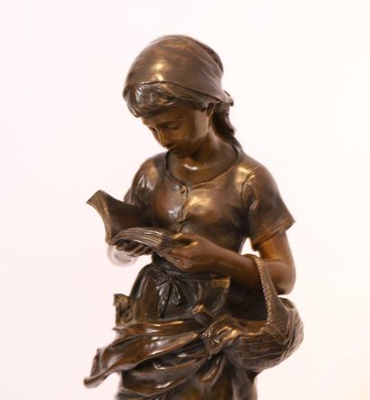 null BRONZE "JEUNE PAYSANNE A LA LECTURE" DE Mathurin MOREAU (1822-1912)

En bronze...
