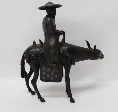 null BEAU SUJET "TOBA SUR SA MULE" EN BRONZE ET EMAUX CLOISONNEES

Travail japonais...