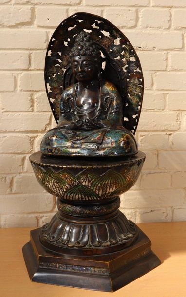 null BUDDHA IN MEDITATION SITTING AT THE MANDORLA IN CLOISONNE 

Buddha dressed in...