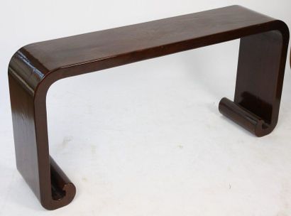 null VERY NICE SOLID WOOD CONSOLE

Brown lacquered, ending on the sides with windings.

Asian...