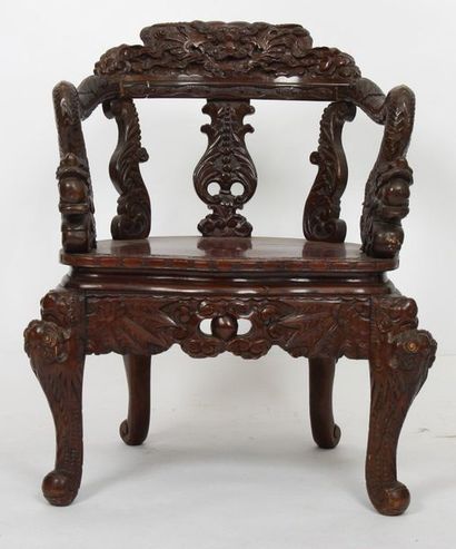 null WOODEN OFFICE ARMCHAIR CARVED "WITH DRAGONS", CHINA

Richly carved rosewood,...
