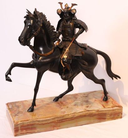 null VERY BEAUTIFUL BRONZE SAMURAI HORSEMAN

Moving equestrian group with finely...