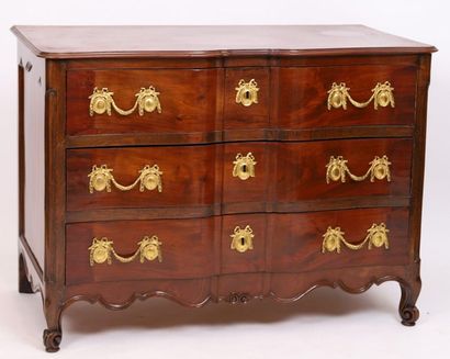 null LOUIS LOUIS CHEST OF DRAWERS WITH CURVED FRONT XV

In mahogany and mahogany...