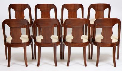 null SUITE OF EIGHT GONDOLA CHAIRS

In mahogany and mahogany veneer, resting on four...