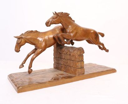 null SCULPTURE "DEUX CHEVAUX SAUTANT UN OBSTACLE" (TWO HORSES SKIPPING ONE OBSTACLE)...