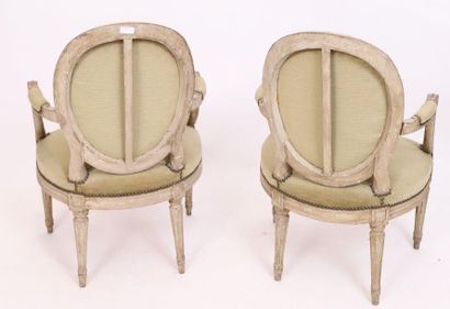 null PAIR OF LOUIS MEDALLION ARMCHAIRS XVI

In lacquered wood, with a cabriolet medallion...