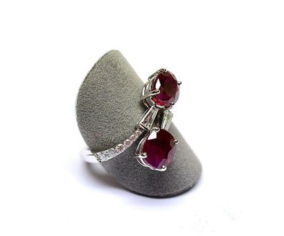 null White gold ring "you and me" of 2 NATURAL BIRMANS rubies for 3,26 c in total...