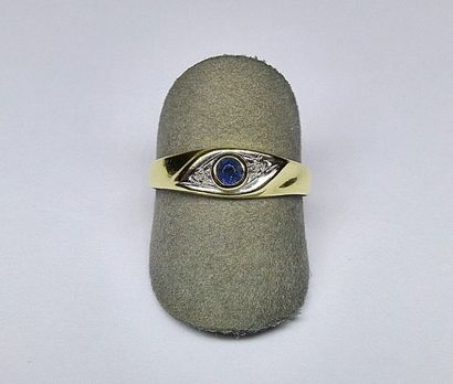 Bicolor ring supporting a round sapphire...