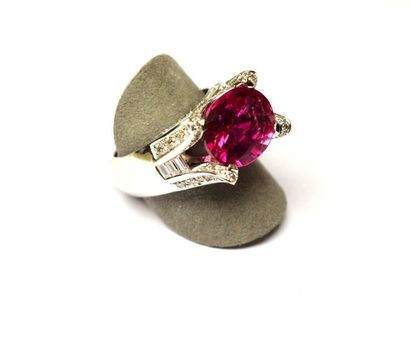 null White gold ring supporting a rare oval rubelite weighing 5.50 c. approx. of...