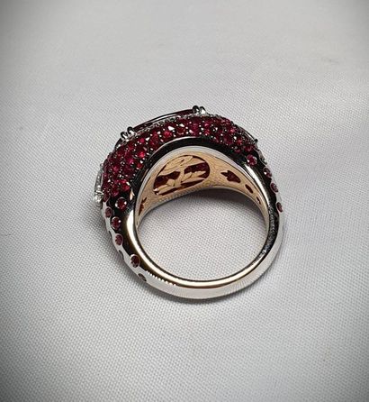 null White gold ring centered with an important oval Natural NON HEATED ruby probably...