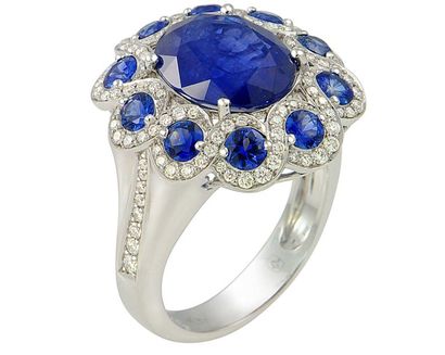 null White gold ring 4 claws of a Natural oval sapphire probably CEYLAN deep blue...