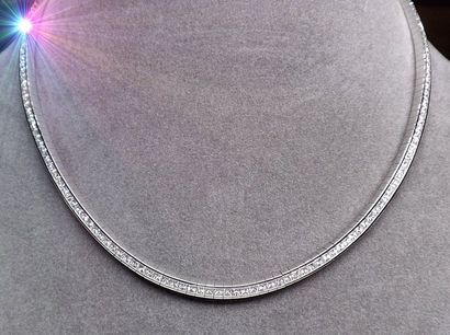 null White gold jewellery necklace set with 195 princes cut diamonds - extra white...