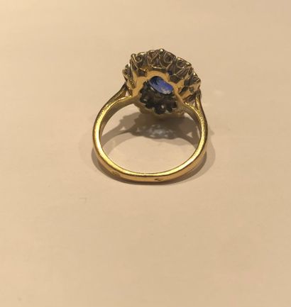 null 
Pompadour ring Natural sapphire and diamonds

yellow gold ring centered on...