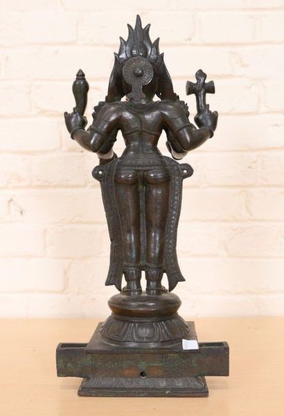 null BRONZE "KALI" INDE XVIIIè

La déesse Kali figurée debout sur une base lotiforme,...