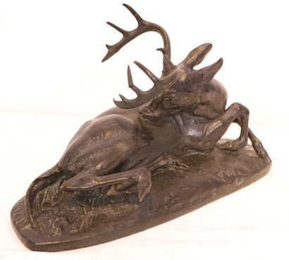 null BRONZE ANIMALIER "CERF COUCHE" DE Alfred BARYE (1839-1882)

En bronze patiné,...