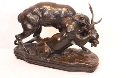 null BRONZE ANIMALIER "CERF ATTAQUE PAR UNE LIONNE" DE Antoine Louis BARYE (1796-1875)

En...