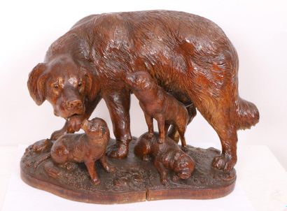 null BOIS SCULPTE DE LA FORET NOIRE "CHIENNE ET SES 3 CHIOTS"

En bois sculpté, reposant...