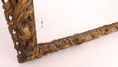 null IMPORTANT MIROIR EN BOIS DORE BAROQUE ITALIEN XVIIIè

En bois doré et sculpté...