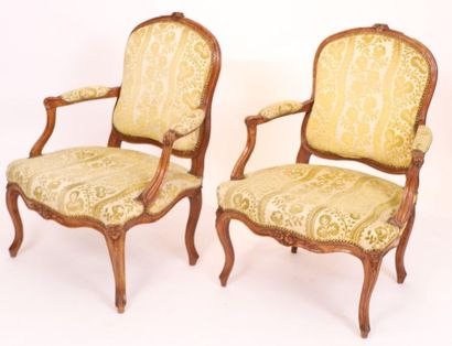 null PAIRE DE FAUTEUILS A LA REINE EN BOIS NATUREL LOUIS XV PORTANT L'ESTAMP. DE...