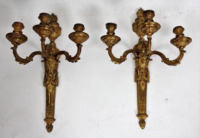 null PAIRE D'APPLIQUES EN BRONZE DORE LOUIS XVI

En bronze doré, au modèle de la...