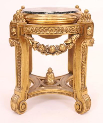null TABOURET EN BOIS DORE LOUIS XVI XIXè

En bois doré et sculpté, à plateaux circulaires...