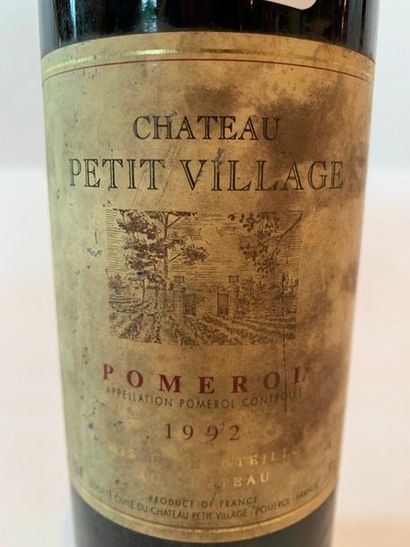 null 1 BTE "CHÂTEAU PETIT VILLAGE" - Pomerol - 1992 

Etiquette tâchée

Niveau bas...