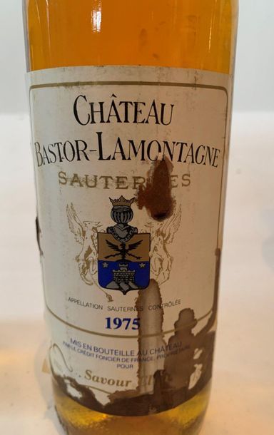 null 3 BTES "CHÂTEAU BASTOR LAMONTAGNE" - Sauternes - 1975 

Etiquettes âbimées 

Niveau...