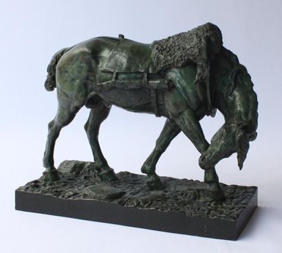 ARTHUR JACQUES LE DUC (1848-1918) « Cheval de renfort » Bronze à patine verte à la...