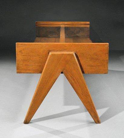 Pierre JEANNERET (1896-1967) Table basse rectangulaire à plateau verre dite: « Coffee...