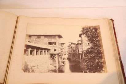 null PHOTOGRAPHIES ANCIENNES : HINDOUSTAN – CACHEMIRE – HIMALAYA - IMPORTANT ALBUM...