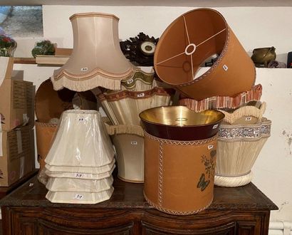 LOT OF 16 LAMPSHADES