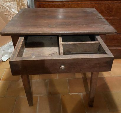 null TABLE - En chataîgnier pieds gaine - un tiroir en ceinture - Restauration d'usage...