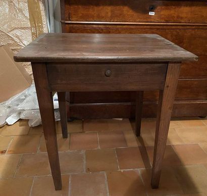 null TABLE - In chestnut tree feet girdle - a drawer in belt - Restoration of use...