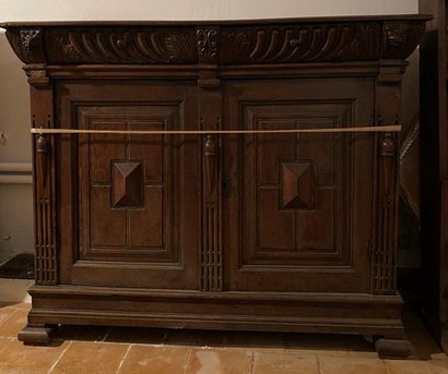 null BUFFET EN CHENE - Deux tiroirs deux portes - Style Henri II - Epoque fin XIXe...