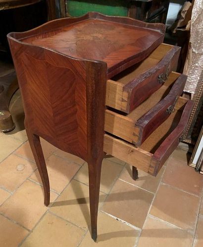 null HORSE in marquetry - With three drawers- 

Early 20th Century 
 
H: 73 x W:...