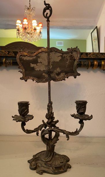 null SCREEN LAMP - Bronze rocaille shape - Late 19th century 

H: 50 cm